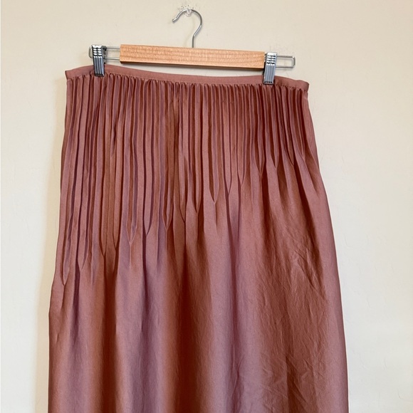 Vince Pleated Midi Skirt Satiny Asymmetrical Fall Dusty Rose Copper Women’s 8 - Picture 5 of 11